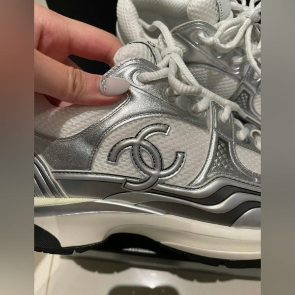 Chanel CC Logo Sneakers - Picture 4 of 9